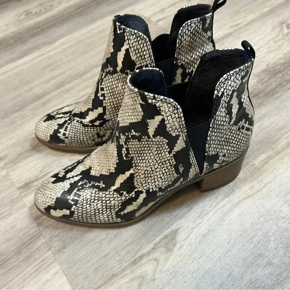 Dr. Scholl’s Snakeskin Print Slip-On Heeled Comfort Boot Women’s Size 8.5 | EUC - Picture 3 of 7